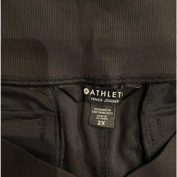 ATHLETA VENICE HIGH RISE JOGGER All-way stretch fabric with a no-dig waistband - Picture 3 of 7